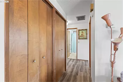 2060 Hayes St, North Bend, OR 97459 - Photo 18