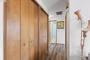 2060 Hayes St, North Bend, OR 97459 - Photo 18