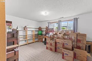 2060 Hayes St, North Bend, OR 97459 - Photo 22