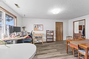 2060 Hayes St, North Bend, OR 97459 - Photo 10