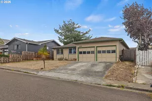2060 Hayes St, North Bend, OR 97459 - Photo 8