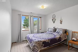 2060 Hayes St, North Bend, OR 97459 - Photo 26