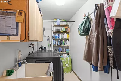 2060 Hayes St, North Bend, OR 97459 - Photo 14