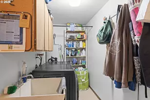 2060 Hayes St, North Bend, OR 97459 - Photo 14
