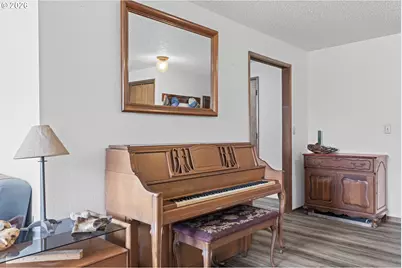 2060 Hayes St, North Bend, OR 97459 - Photo 34