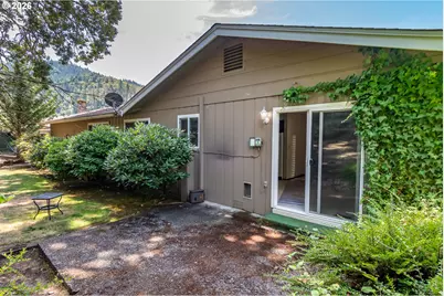209 North River Dr, Roseburg, OR 97470 - Photo 30
