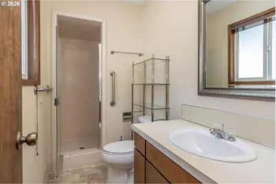 209 North River Dr, Roseburg, OR 97470 - Photo 28