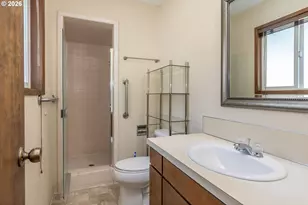 209 North River Dr, Roseburg, OR 97470 - Photo 28