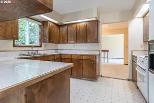 209 North River Dr, Roseburg, OR 97470 - Photo 8
