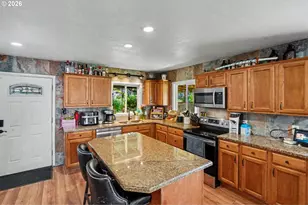 318 Westfield St, Silverton, OR 97381 - Photo 8
