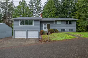 1070 E 15th St, Coquille, OR 97423 - Photo 2