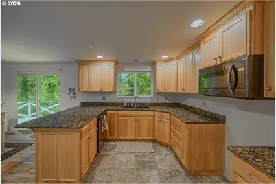1070 E 15th St, Coquille, OR 97423 - Photo 12