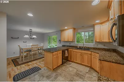 1070 E 15th St, Coquille, OR 97423 - Photo 10