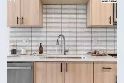 4374 N Gantenbein Ave #6, Portland, OR 97217 - Photo 6