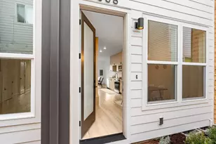 4374 N Gantenbein Ave, Portland, OR 97217 - Photo 2