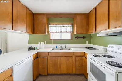 90913 Robertson Ln, Coos Bay, OR 97420 - Photo 8