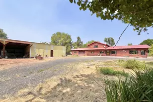 530 Riverside Dr, Burns, OR 97720 - Photo 2