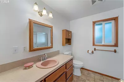 805 Willow St, Kelso, WA 98626 - Photo 14