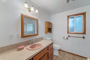 805 Willow St, Kelso, WA 98626 - Photo 14