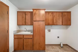 805 Willow St, Kelso, WA 98626 - Photo 16