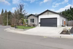 211 SE Woody Ct, Myrtle Creek, OR 97457 - Photo 2