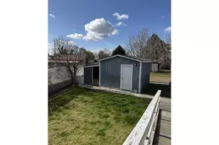 115 Alameda Ct, Umatilla, OR 97882 - Photo 2