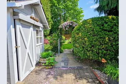 10910 SW 74th Ave, Portland, OR 97210 - Photo 18