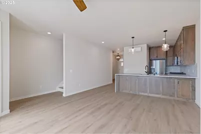 815 SW 13th St #3, Newport, OR 97365 - Photo 8