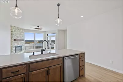 815 SW 13th St #3, Newport, OR 97365 - Photo 4
