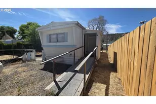 677 W Main St, John Day, OR 97845 - Photo 2