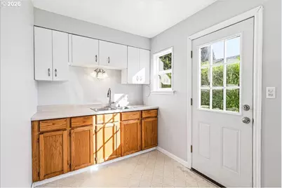 7404 NE Hassalo St, Portland, OR 97213 - Photo 8