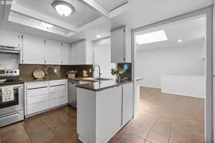 11122 NE Wygant St, Portland, OR 97220 - Photo 14