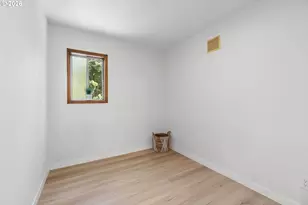 11122 NE Wygant St, Portland, OR 97220 - Photo 18