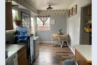 213 NW 4th Ave, John Day, OR 97845 - Photo 4