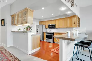 905 N Harbour Dr, Portland, OR 97217 - Photo 4