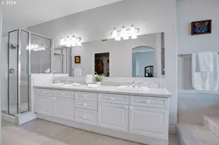 905 N Harbour Dr, Portland, OR 97217 - Photo 22