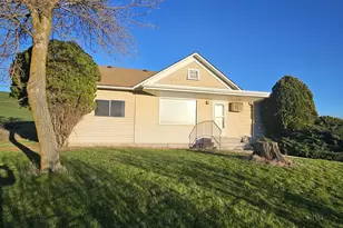 46078 Raymond Rd, Helix, OR 97835 - Photo 2