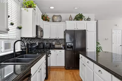 15866 SW Cherrywood Ln, Portland, OR 97224 - Photo 8