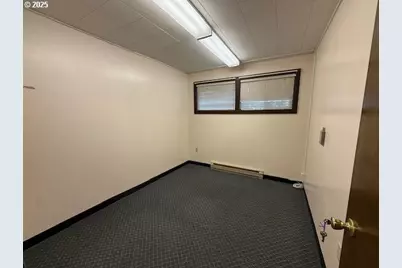 1576 12th St, Florence, OR 97439 - Photo 10