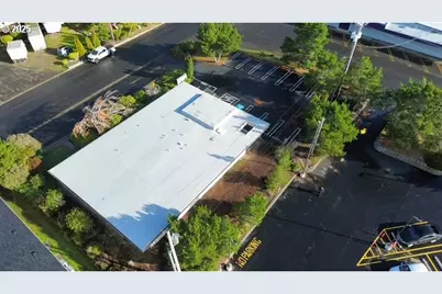 1576 12th St, Florence, OR 97439 - Photo 2