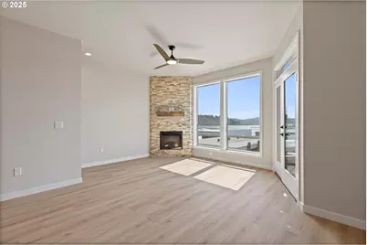 819 SW 13th St #2, Newport, OR 97365 - Photo 6