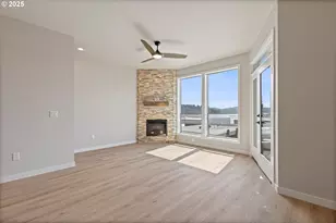 819 Southwest 13th Street, Newport, OR 97365 - Photo 6