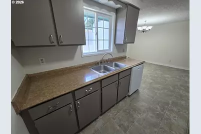 1407 Bowmont Ave, Kelso, WA 98626 - Photo 12
