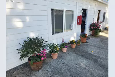 160 Spring St, Gardiner, OR 97441 - Photo 6