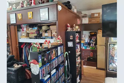 160 Spring St, Gardiner, OR 97441 - Photo 8