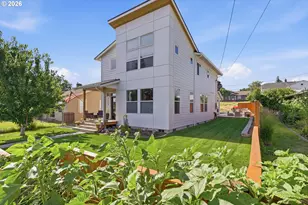 1224 E 8th St, The Dalles, OR 97058 - Photo 2