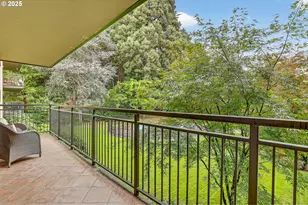2393 SW Park Pl, Portland, OR 97205 - Photo 32