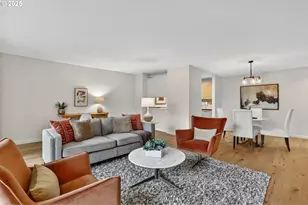 2393 SW Park Pl, Portland, OR 97205 - Photo 8