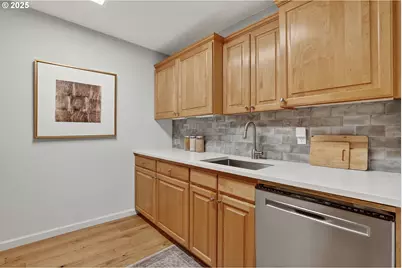 2393 SW Park Pl #210, Portland, OR 97205 - Photo 16