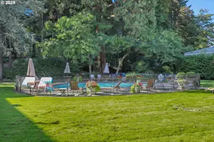 2393 SW Park Pl, Portland, OR 97205 - Photo 34